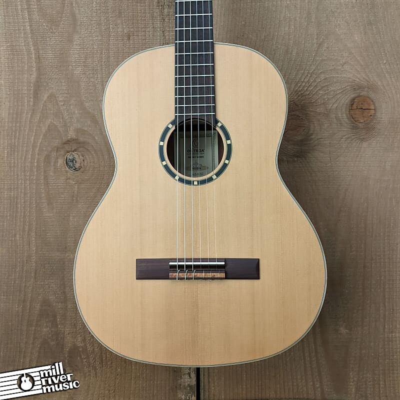 Акустическая гитара Ortega Family Series Cedar Nylon String Acoustic Guitar Small Neck BStock w/Bag
Акустическая гитара Ortega Family Series Cedar Nylon String Acoustic Guitar Small Neck BStock w/Bag
