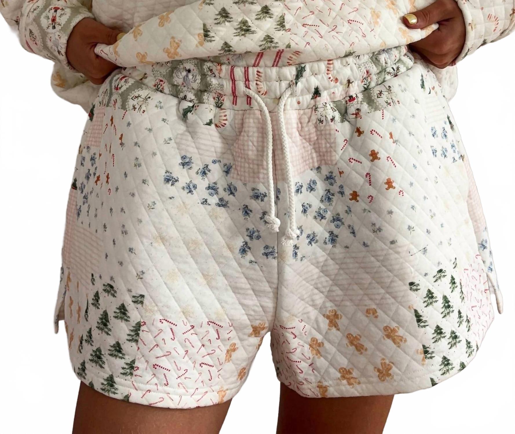 Стеганые шорты на рождественскую тематику Sunkissed Coconut, christmas holiday pattern
Стеганые шорты на рождественскую тематику Sunkissed Coconut, christmas holiday pattern