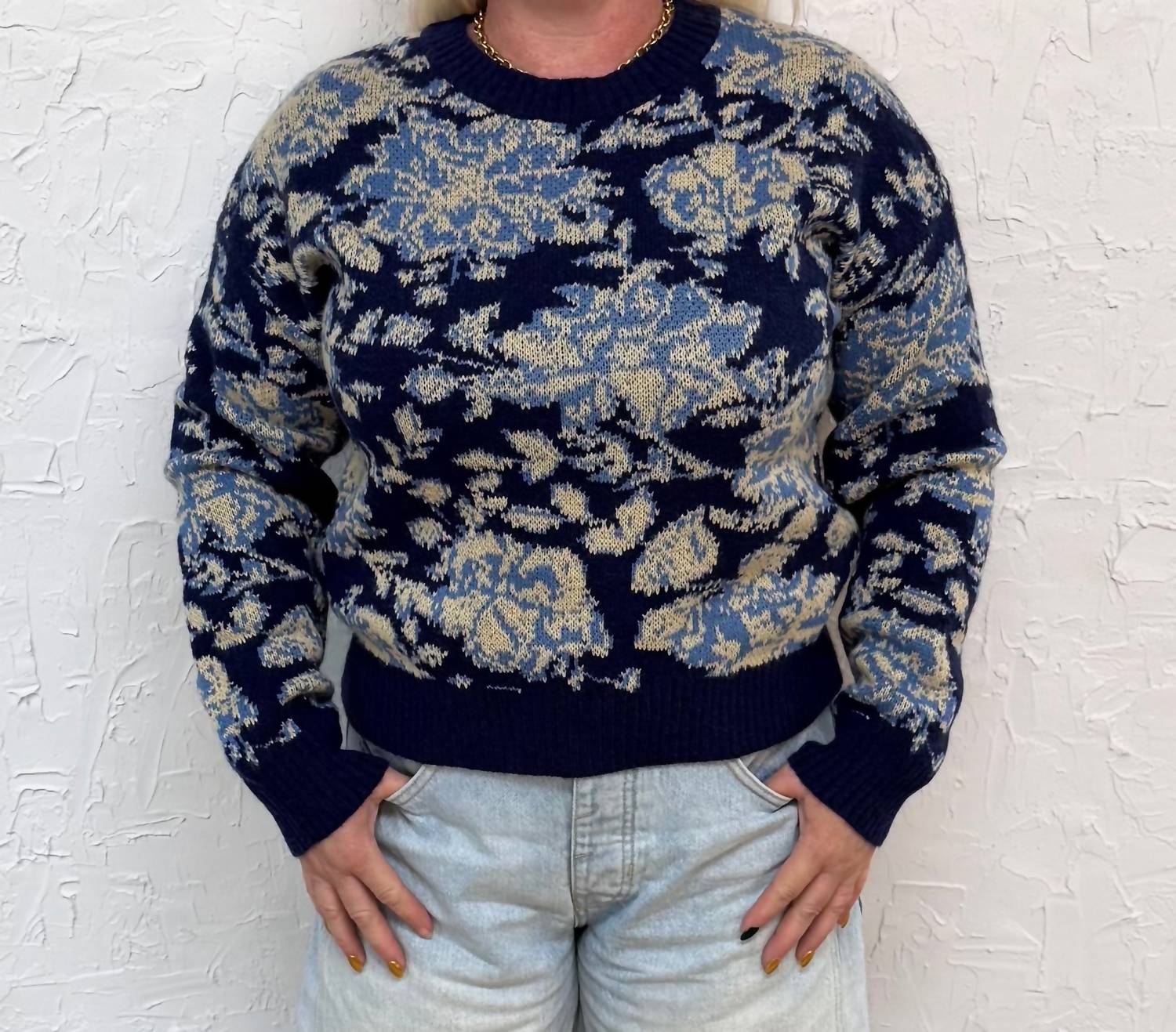 Свитер Rosetta в темно-синем цвете LOST + WANDER
Свитер Rosetta в темно-синем цвете LOST + WANDER