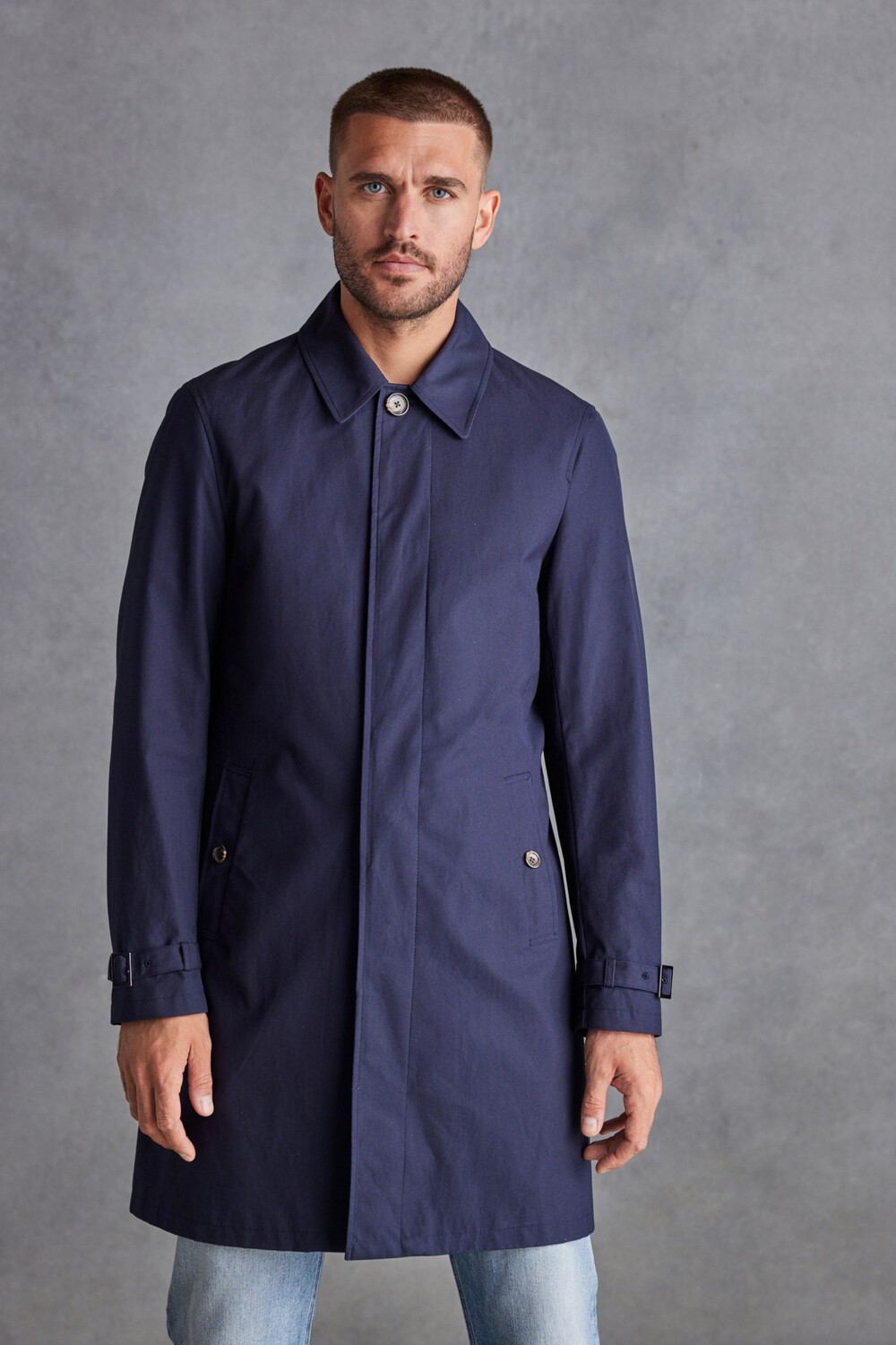 Длинный плащ British Millerain Signature Next, синий
Длинный плащ British Millerain Signature Next, синий