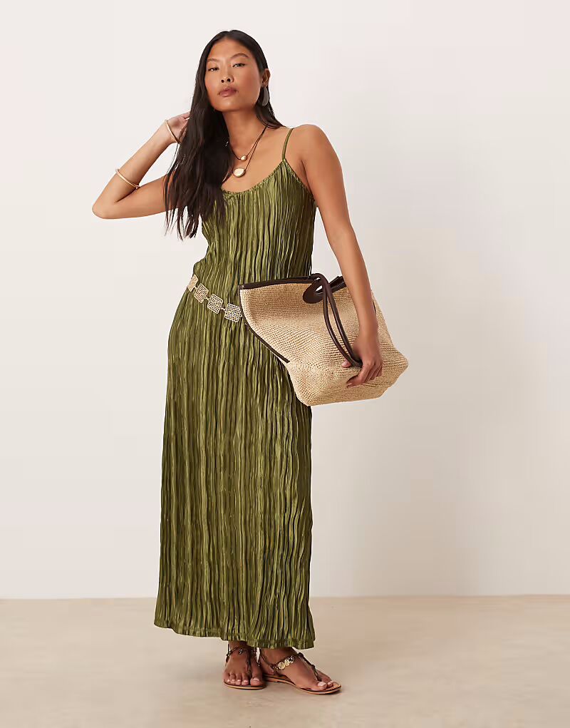 Платье-комбинация Vila Petite плиссированное ками макси оливкового цвета
Платье-комбинация Vila Petite плиссированное ками макси оливкового цвета