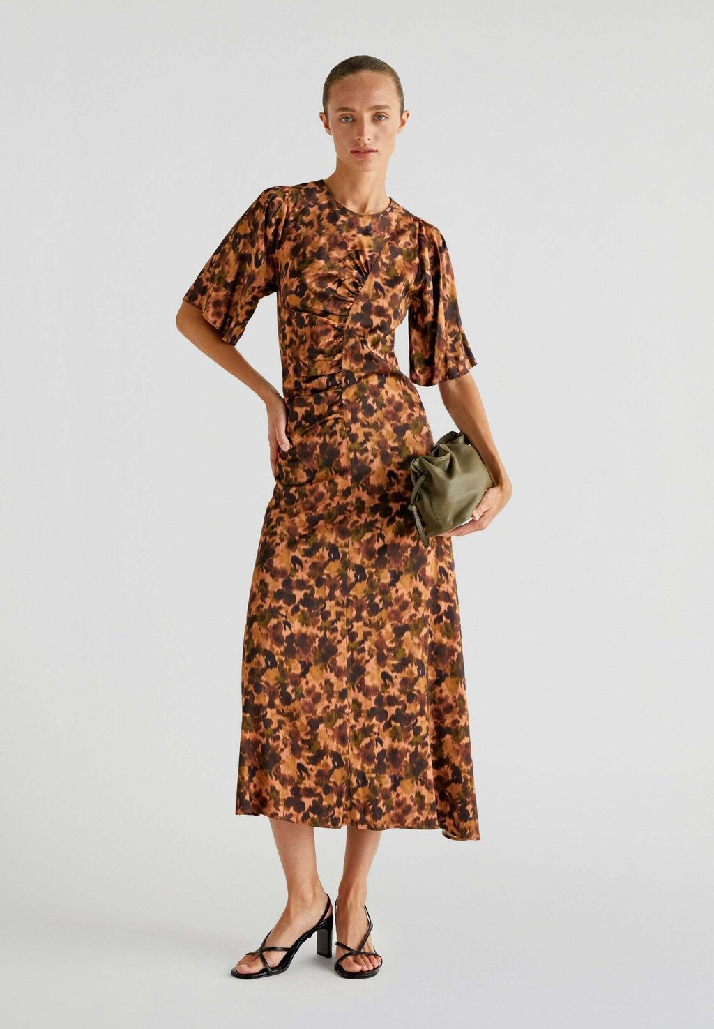 Дневное платье NANDA Scalpers, бежевый
Дневное платье NANDA Scalpers, бежевый