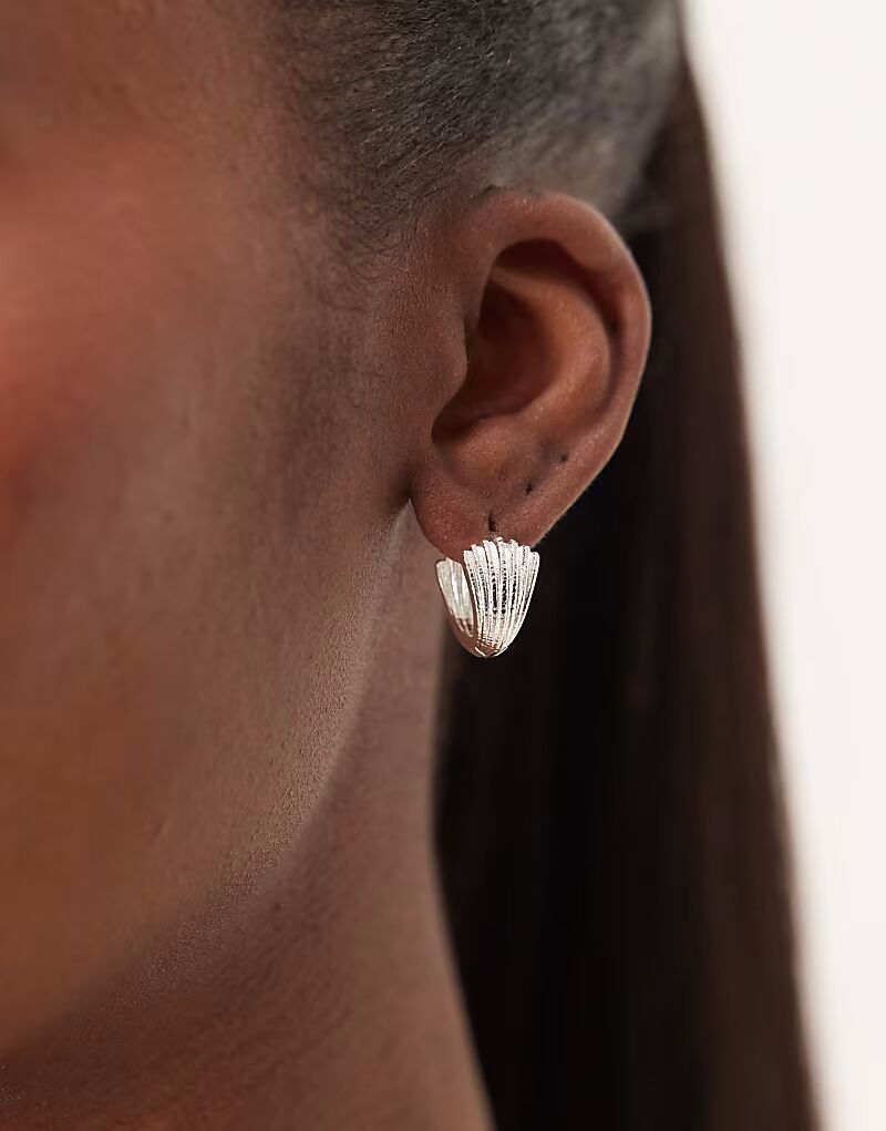 Позолоченные текстурированные веерные кольца из стерлингового серебра Orelia
Позолоченные текстурированные веерные кольца из стерлингового серебра Orelia