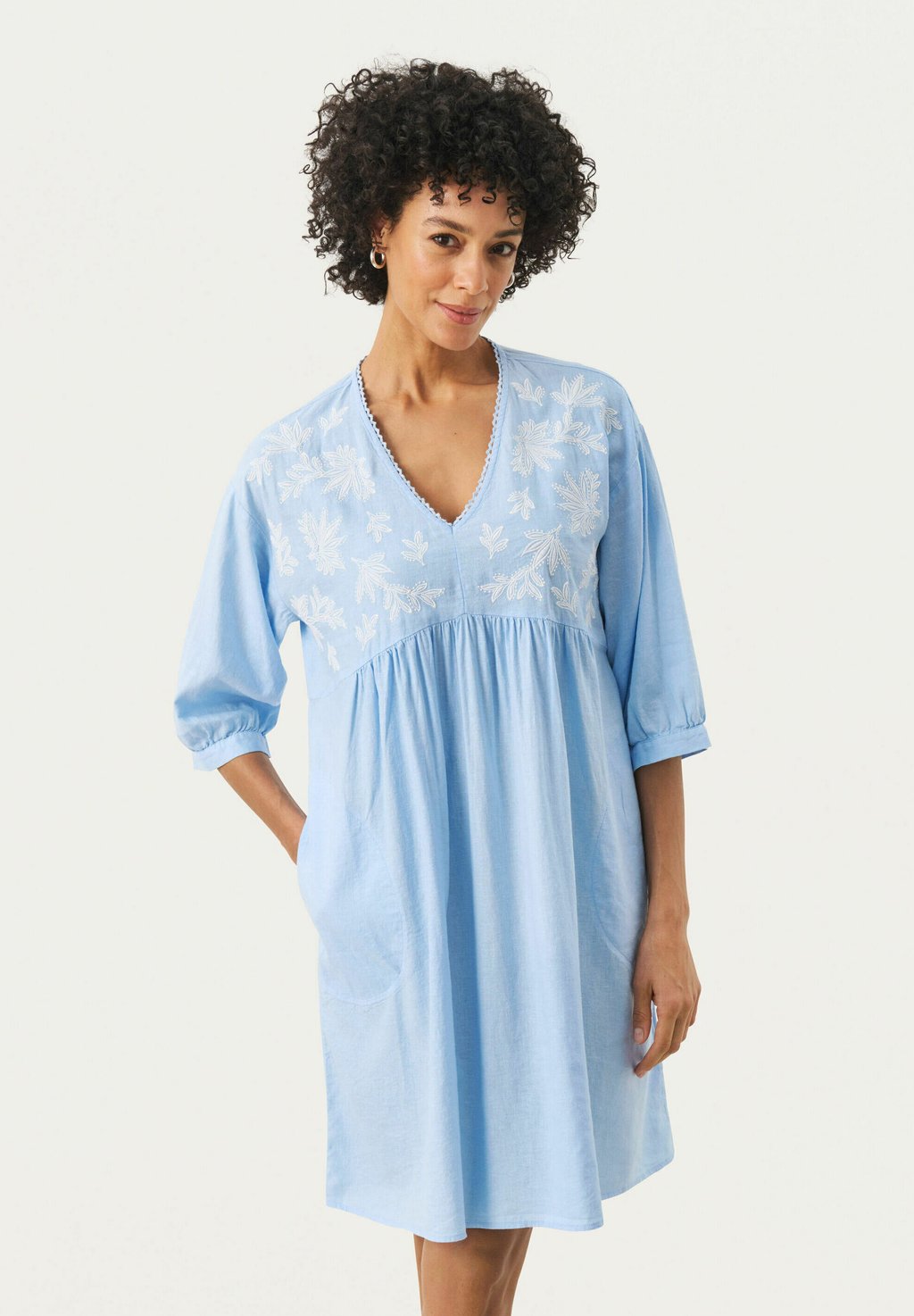 Повседневное платье GIAZELLA Part Two, светло-голубой
Повседневное платье GIAZELLA Part Two, светло-голубой