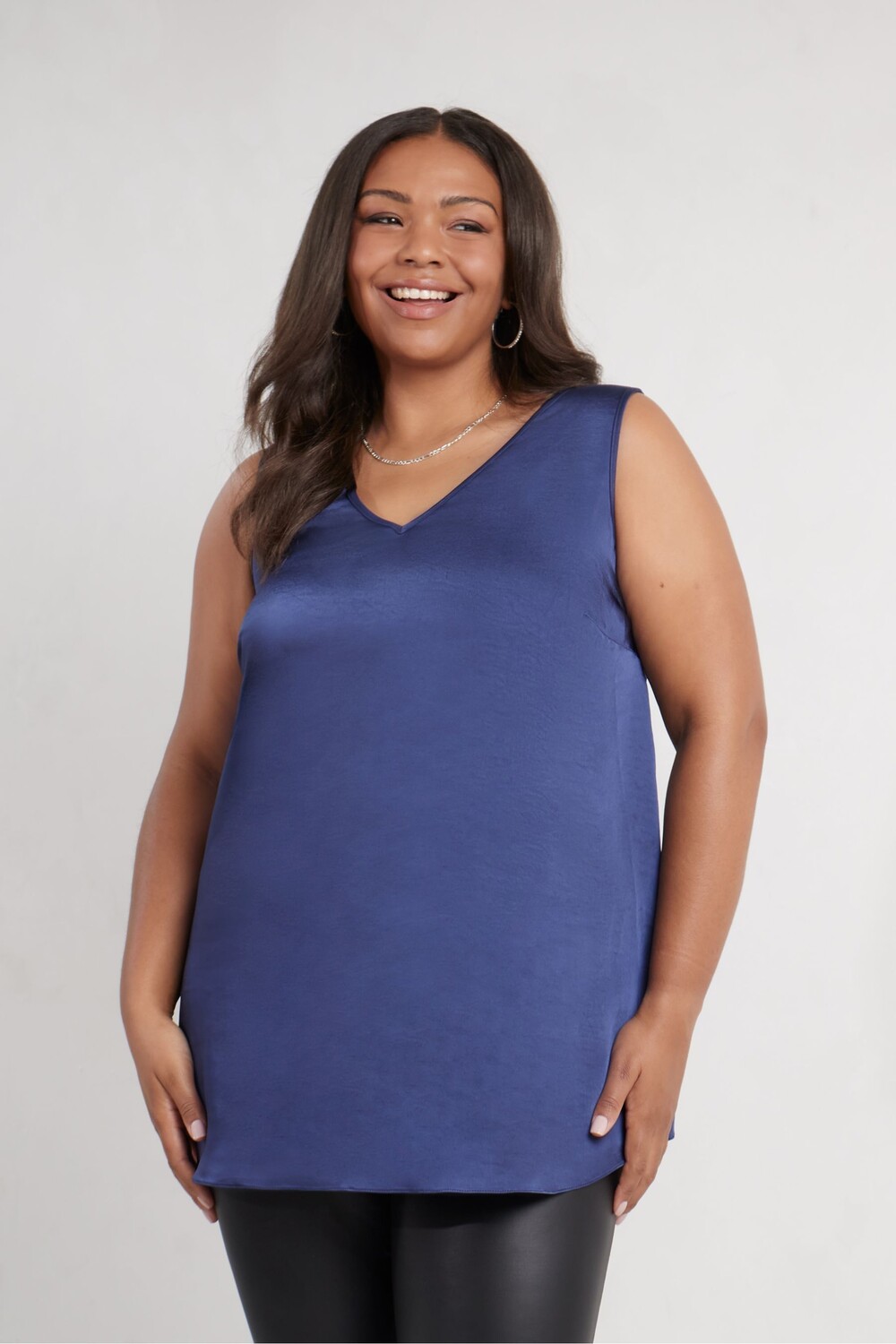 Жилет Curve из атласа с V образным вырезом Live Unlimited, синий
Жилет Curve из атласа с V образным вырезом Live Unlimited, синий