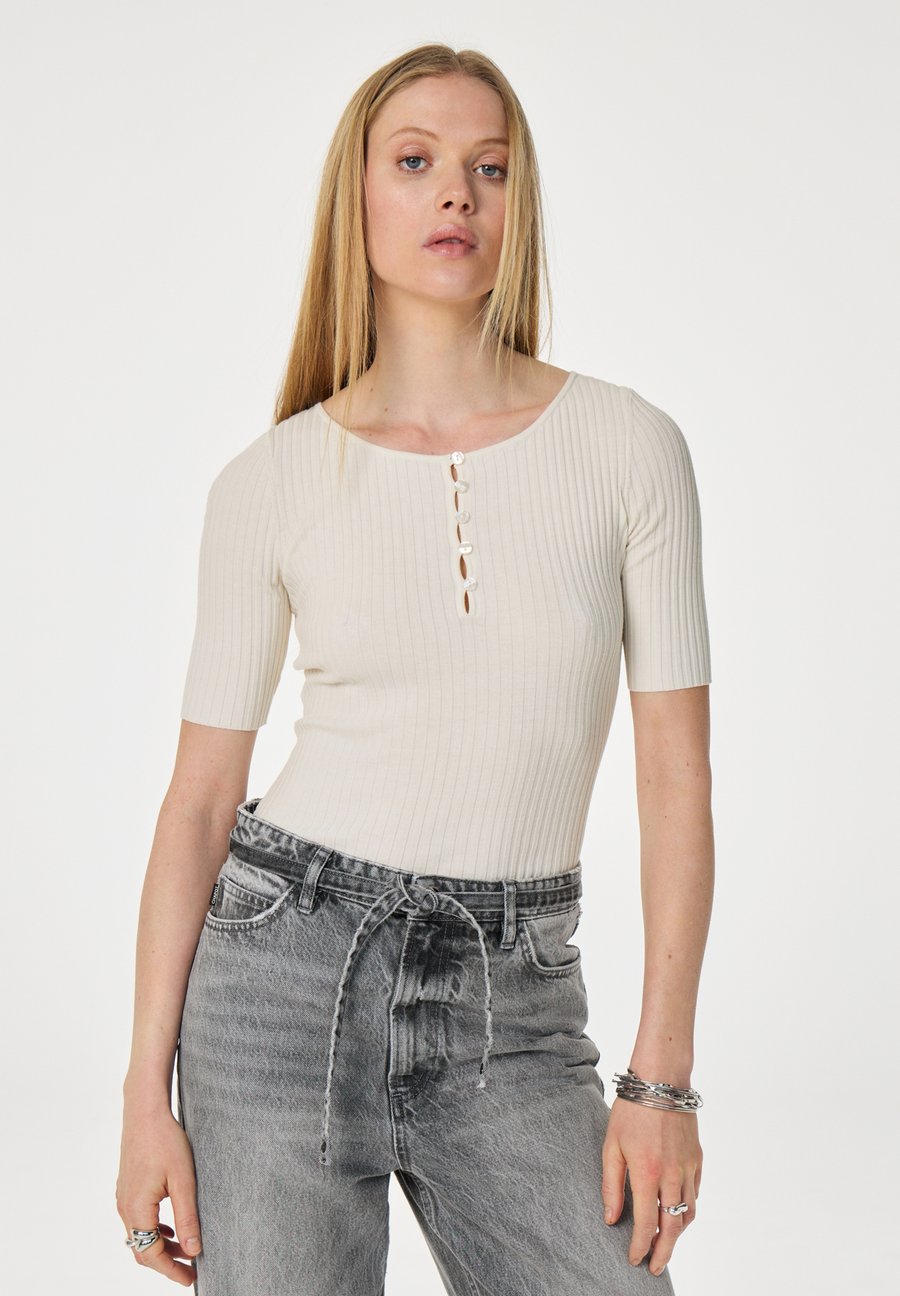 Джемпер Fabienne Chapot ALIDA, Cosy White/Off-White
Джемпер Fabienne Chapot ALIDA, Cosy White/Off-White