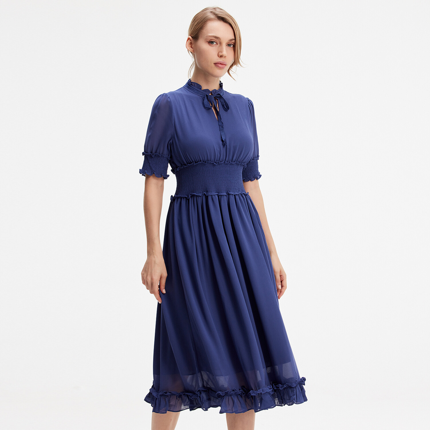 Шифоновое платье со смокингом и небольшими рюшами S&J Weekends, синий
Шифоновое платье со смокингом и небольшими рюшами S&J Weekends, синий