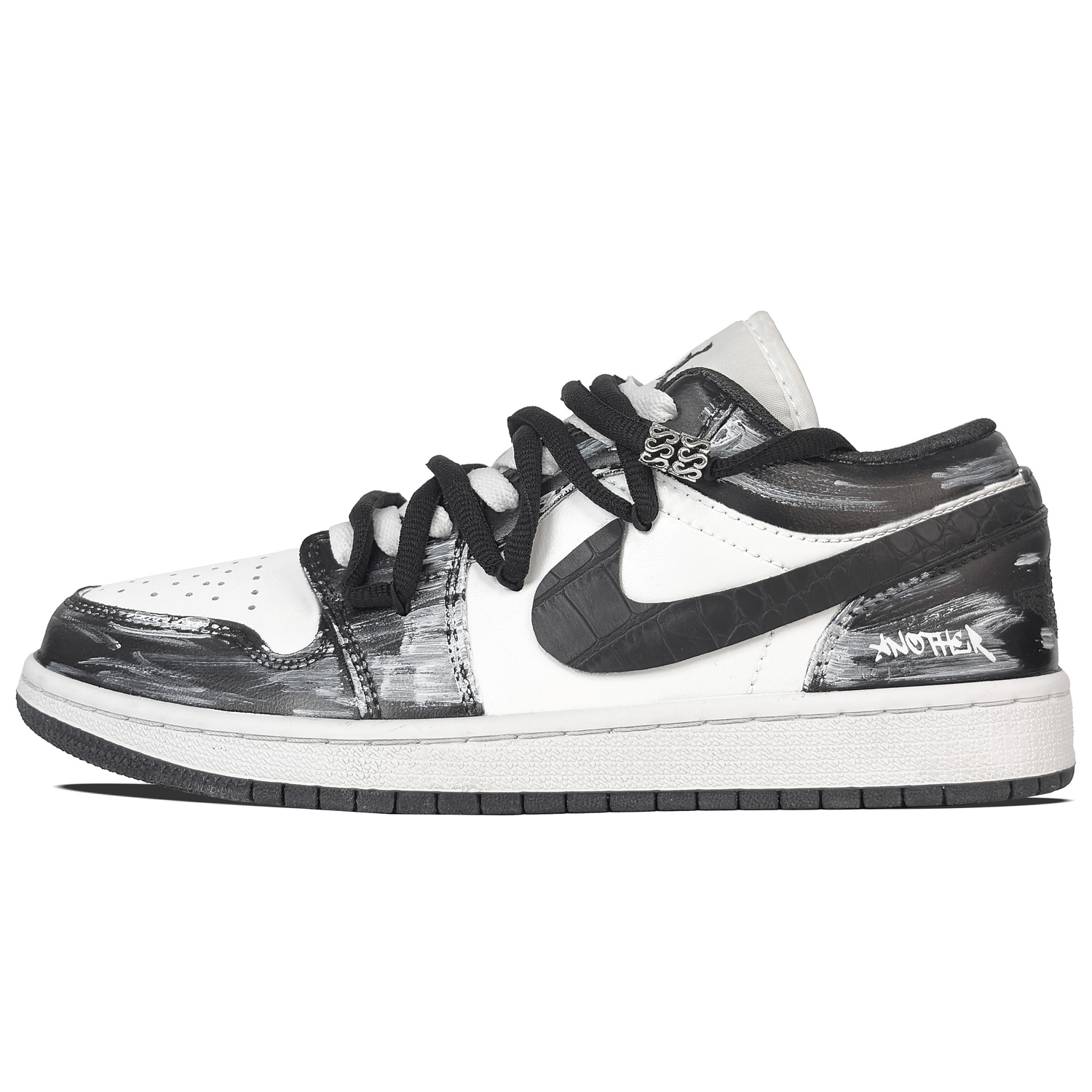 Jordan Air 1 Black Extraordinary устойчивые к истиранию низкие детские скейтбординг кроссовки Black White подростковые
Jordan Air 1 Black Extraordinary устойчивые к истиранию низкие детские скейтбординг кроссовки Black White подростковые
