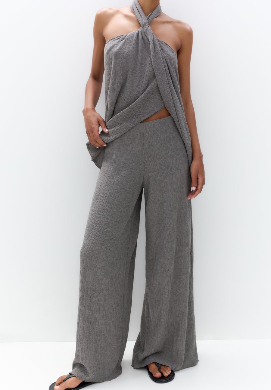 Брюки PULL&BEAR Trousers, Grey
Брюки PULL&BEAR Trousers, Grey