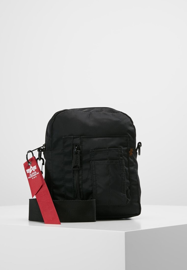 Сумка через плечо CREW CARRY BAG Alpha Industries, черный
Сумка через плечо CREW CARRY BAG Alpha Industries, черный