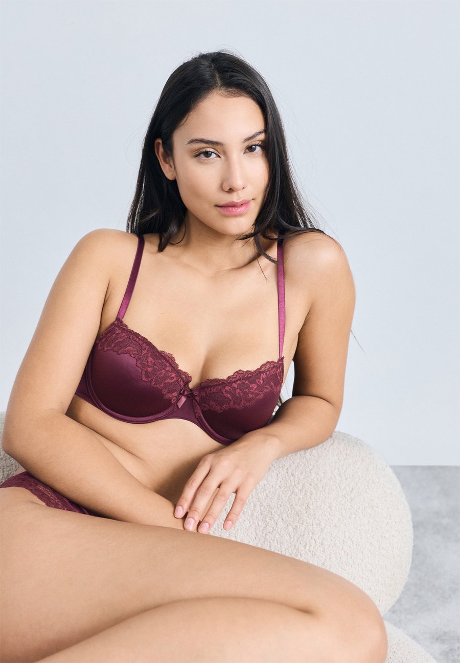 Бюстгальтер Hunkemöller SHINE, Purple/Dark Purple
Бюстгальтер Hunkemöller SHINE, Purple/Dark Purple