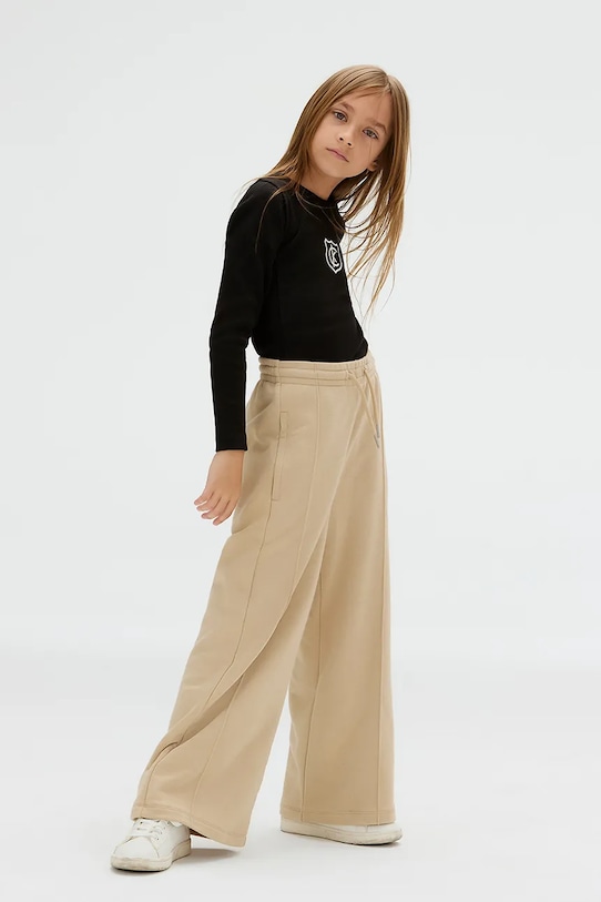 Детские спортивные брюки Calvin Klein Jeans, бежевый
Детские спортивные брюки Calvin Klein Jeans, бежевый