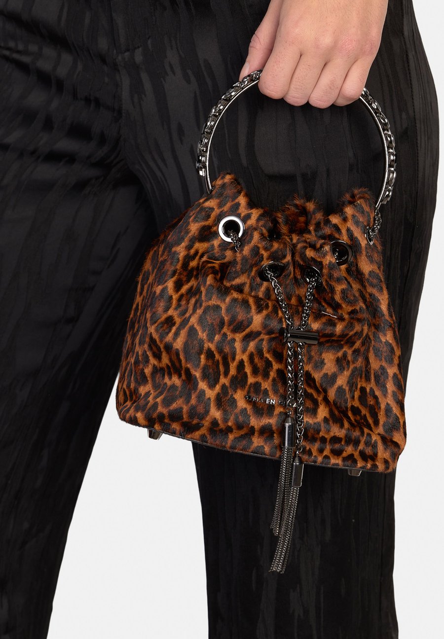 Сумка Alma en Pena Handbag, Marrón Jaspeado/Mottled Brown
Сумка Alma en Pena Handbag, Marrón Jaspeado/Mottled Brown