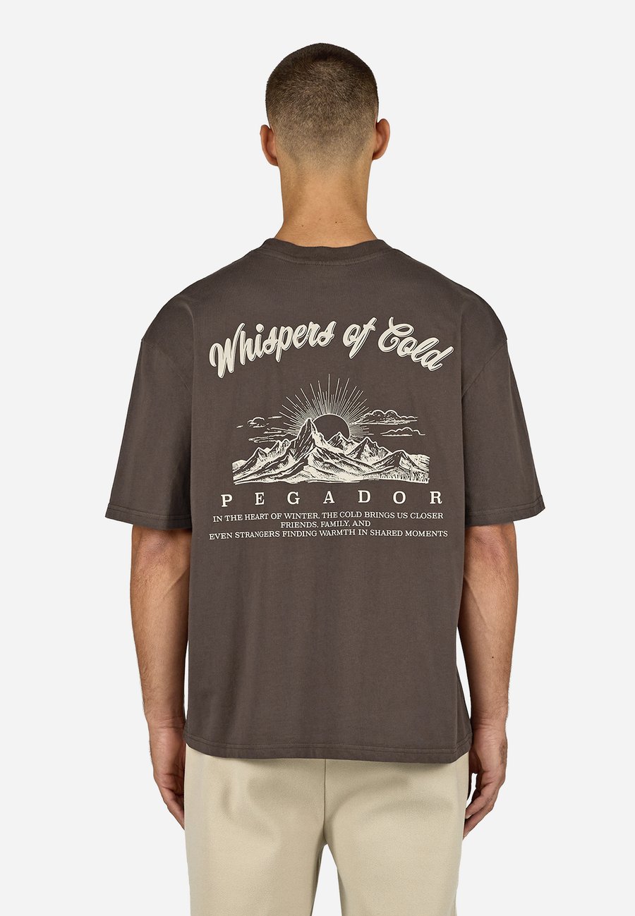 Футболка Pegador GUBBIO TEE, Washed Walnut Brown/Brown, Серый, Футболка Pegador GUBBIO TEE, Washed Walnut Brown/Brown
Футболка Pegador GUBBIO TEE, Washed Walnut Brown/Brown, Серый, Футболка Pegador GUBBIO TEE, Washed Walnut Brown/Brown