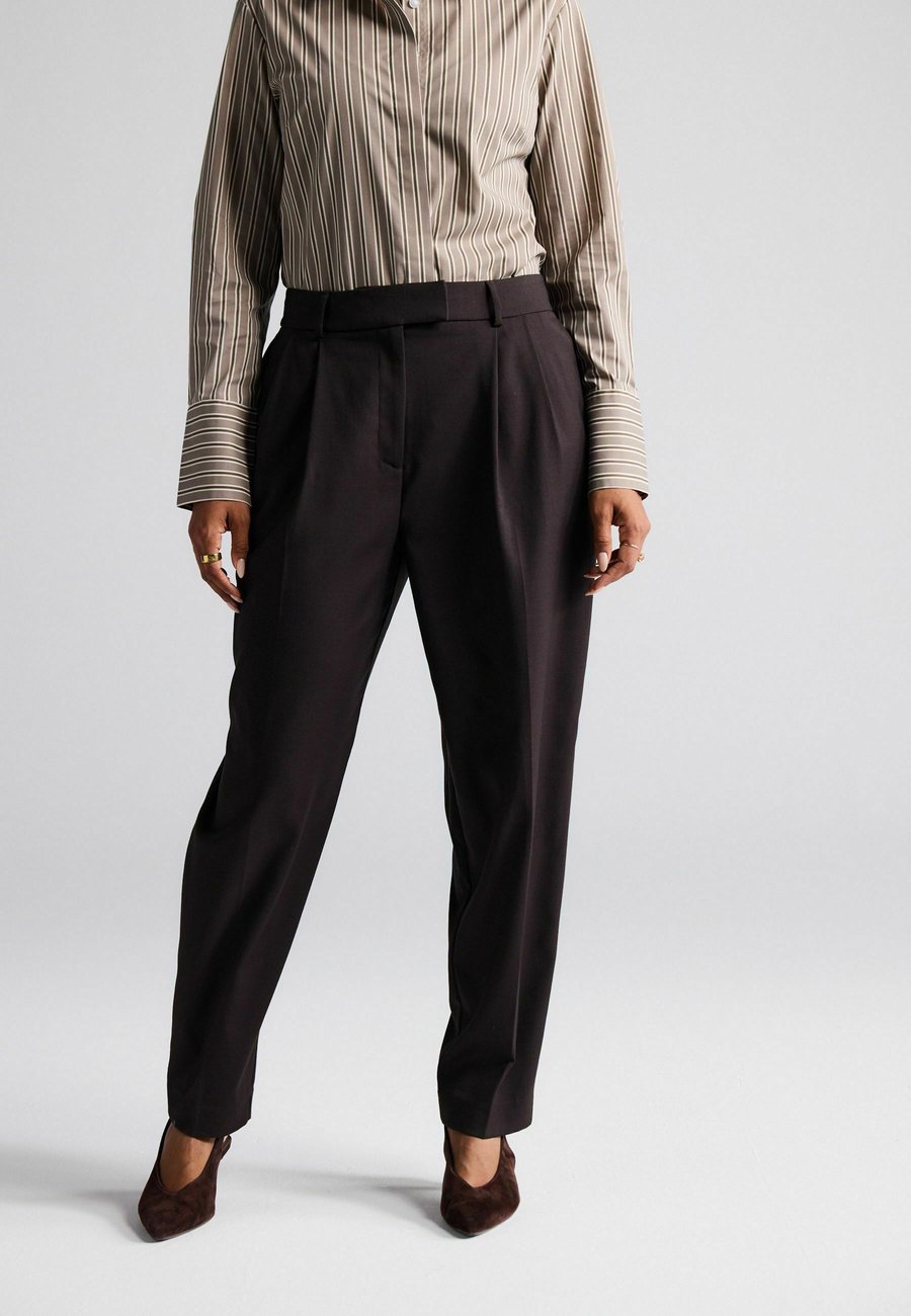 Брюки Next REGULAR FIT TAPERED, Chocolate Brown/Brown
Брюки Next REGULAR FIT TAPERED, Chocolate Brown/Brown