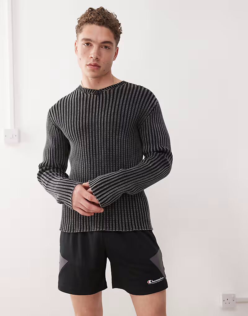 Футбольные шорты Champion черного цвета
Футбольные шорты Champion черного цвета