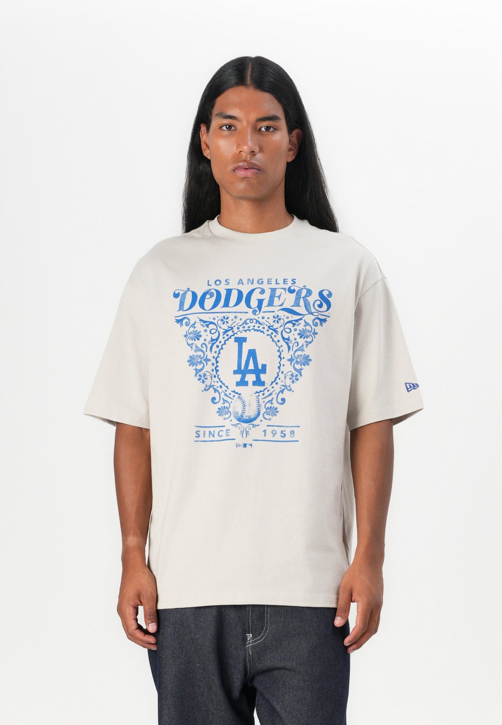 Футболка с принтом New Era, цвет Stone/Brown
Футболка с принтом New Era, цвет Stone/Brown