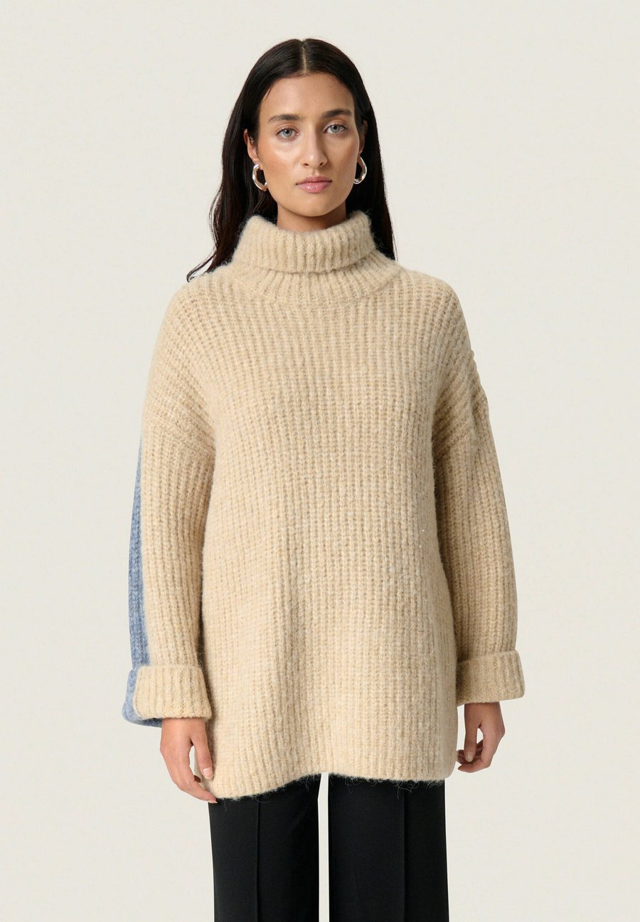 Джемпер Soaked in Luxury SLPleoni Highneck Pullover, Doeskin And Blue Melange/Beige
Джемпер Soaked in Luxury SLPleoni Highneck Pullover, Doeskin And Blue Melange/Beige