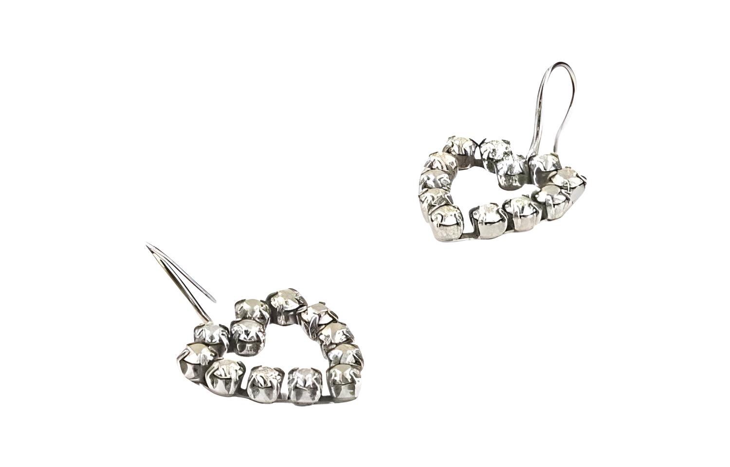 Латунные серьги для женщин SAINT LAURENT, серебро
Латунные серьги для женщин SAINT LAURENT, серебро