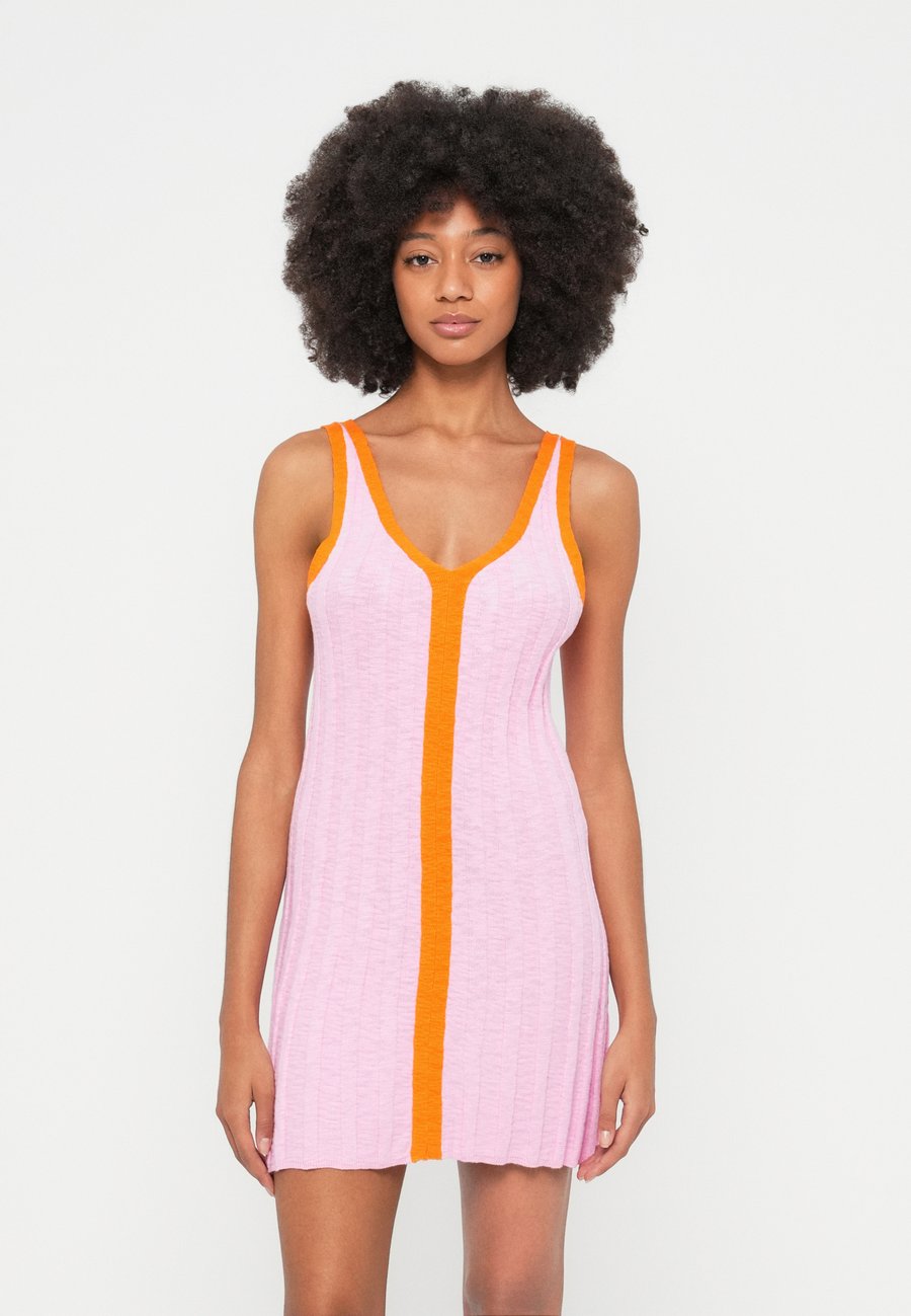 Платье Rip Curl SUNSET LUAU KNIT DRESS, Pink
Платье Rip Curl SUNSET LUAU KNIT DRESS, Pink