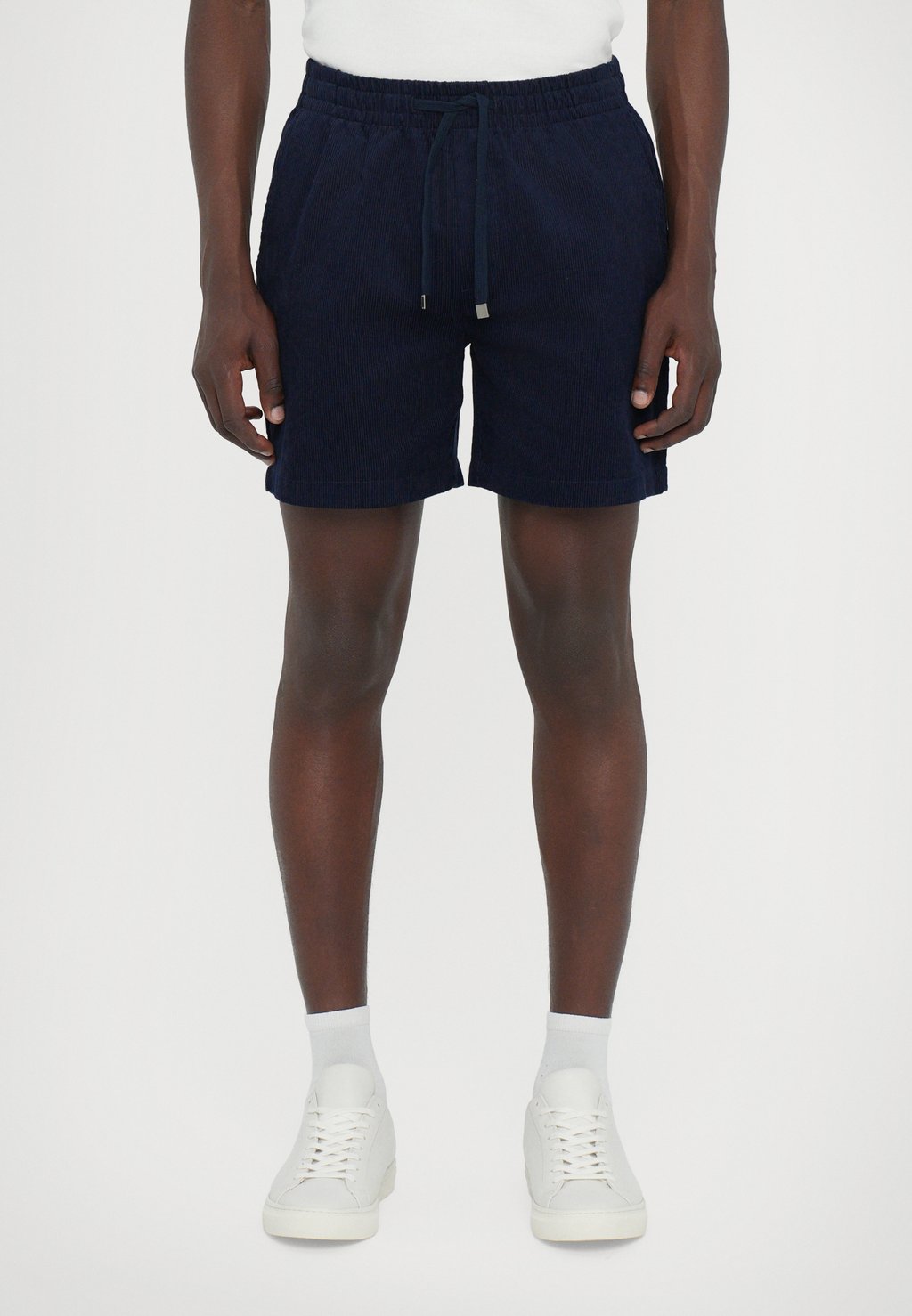 Шорты Essential Collective, темно-синий
Шорты Essential Collective, темно-синий