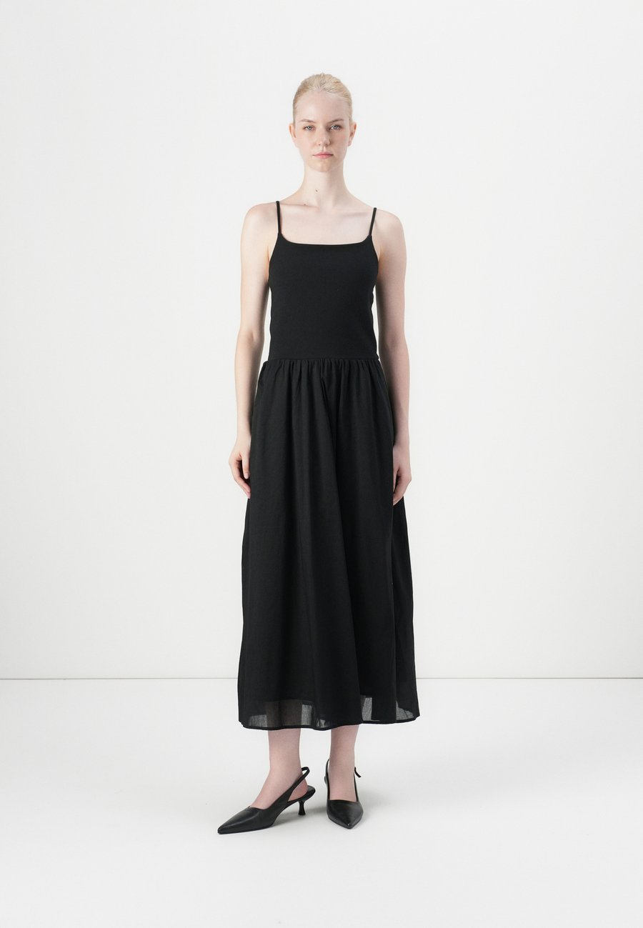 Платье GAP MIXED MEDIA TANK MAXI DRESS, True Black/Black
Платье GAP MIXED MEDIA TANK MAXI DRESS, True Black/Black