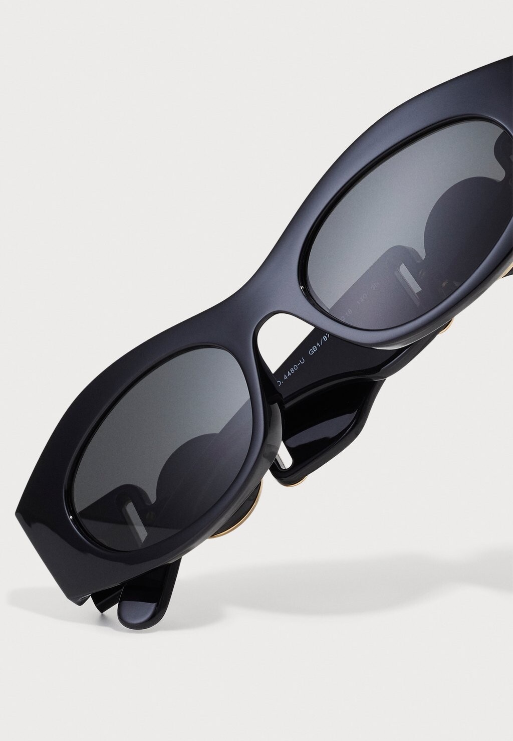 Солнцезащитные очки UNISEX Versace, черный
Солнцезащитные очки UNISEX Versace, черный