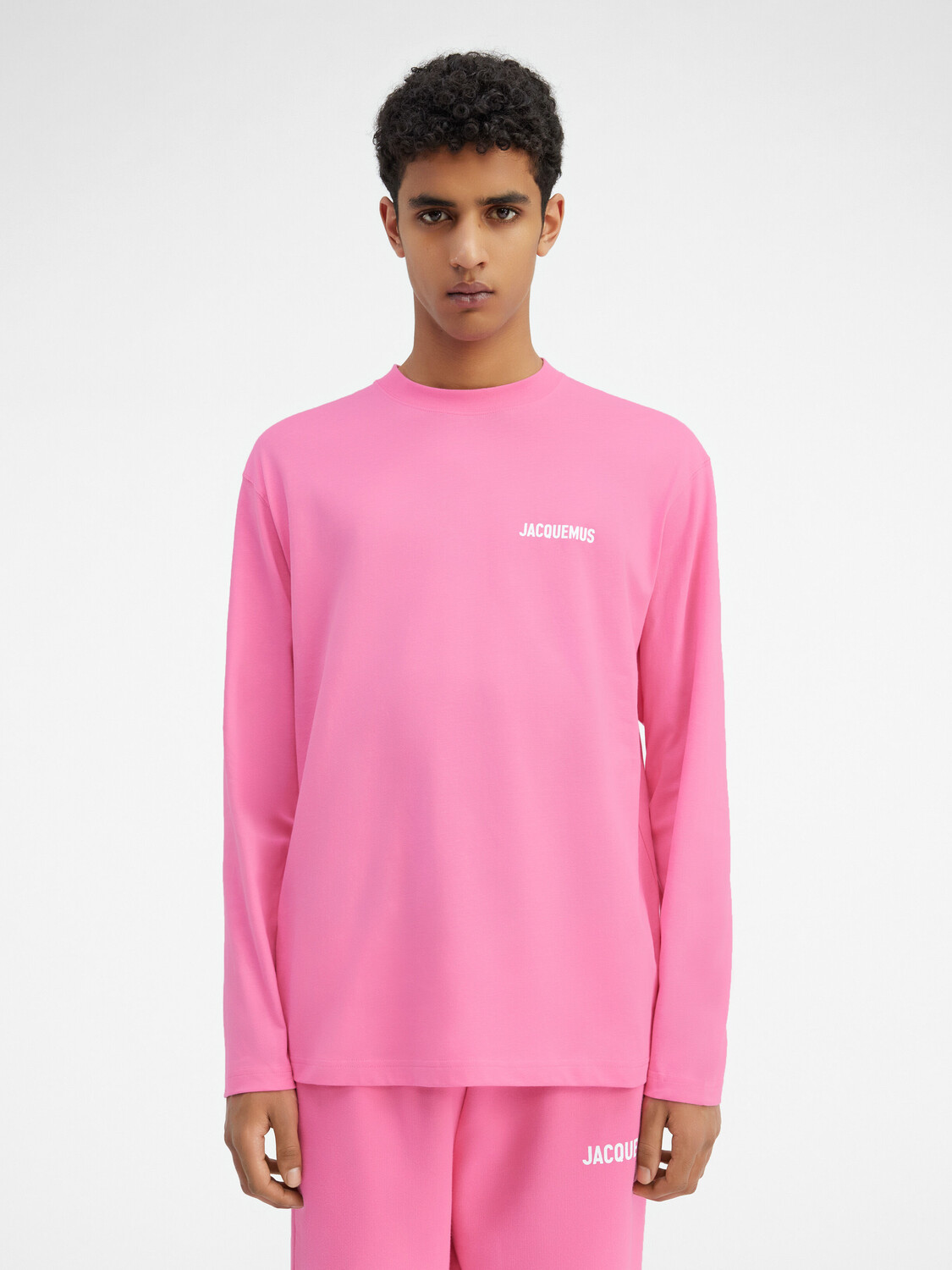 Футболка с длинным рукавом и напечатанным логотипом JACQUEMUS The long-sleeve t-shirt, розовый 
Футболка с длинным рукавом и напечатанным логотипом JACQUEMUS The long-sleeve t-shirt, розовый