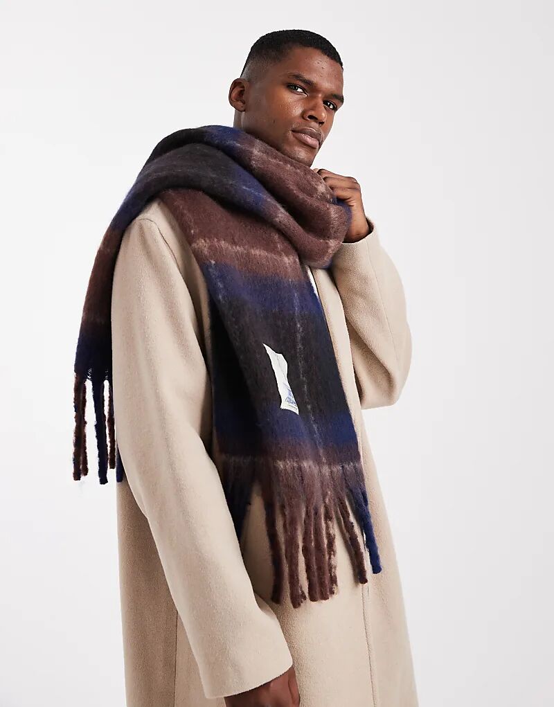 Толстый шарф Jack & Jones в тёмно-синюю клетку
Толстый шарф Jack & Jones в тёмно-синюю клетку