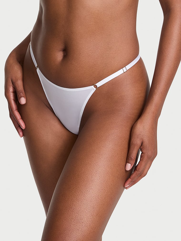 Гладкие регулируемые трусики-стринги Very Sexy, micro vs white
Гладкие регулируемые трусики-стринги Very Sexy, micro vs white