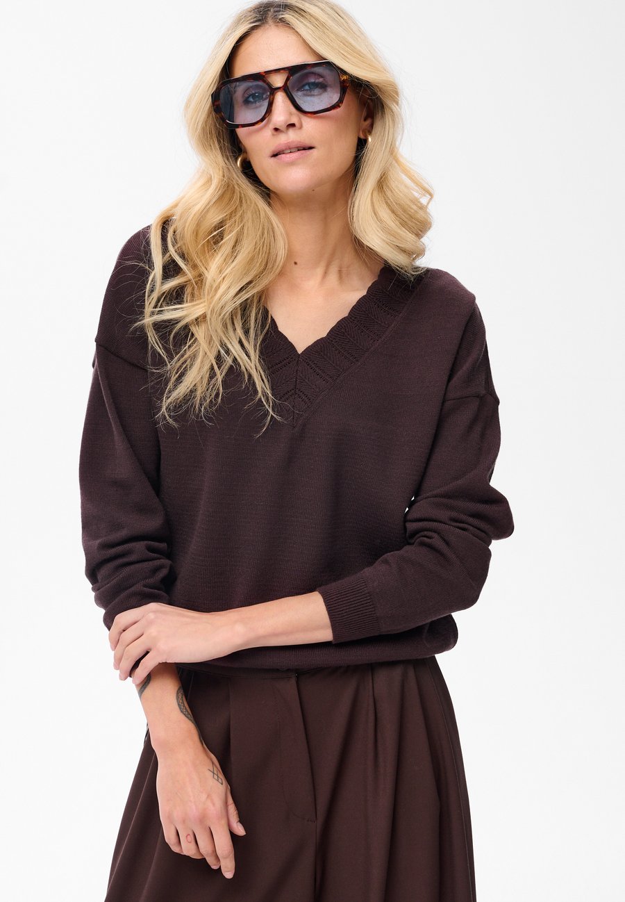 Джемпер blue shadow LOKA, Brown
Джемпер blue shadow LOKA, Brown