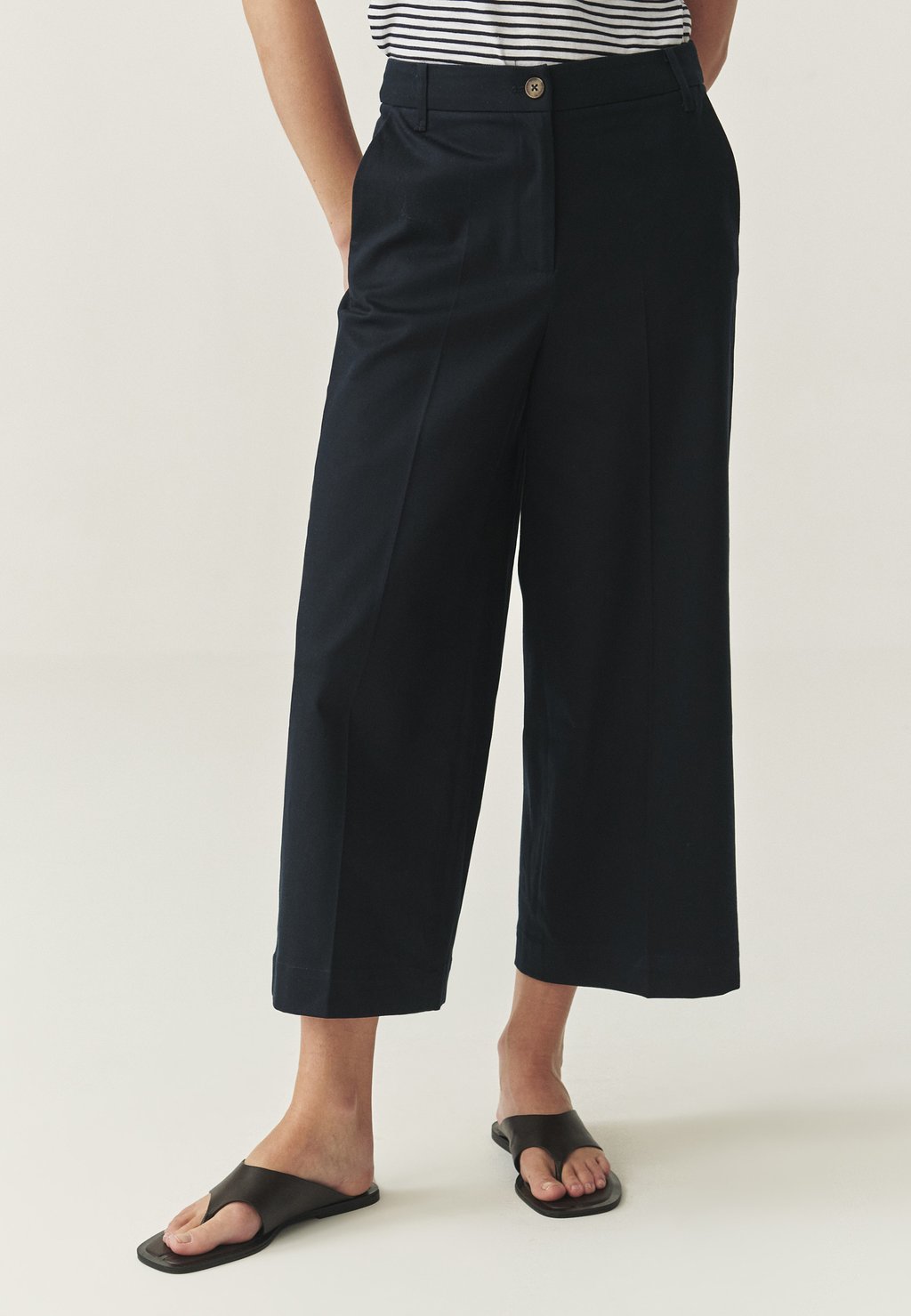 Брюки NAKO TATUUM, темно-синий
Брюки NAKO TATUUM, темно-синий