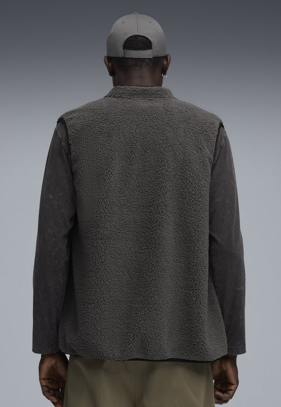 Куртка Puma Waistcoat, Dusky Gray/Grey
Куртка Puma Waistcoat, Dusky Gray/Grey