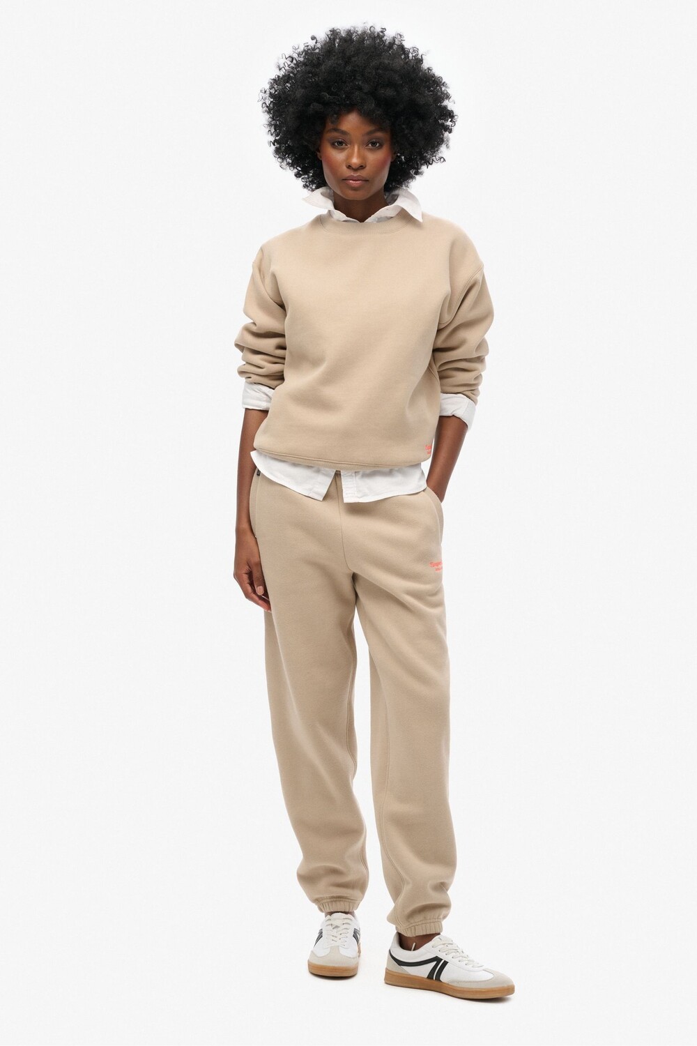 Джоггеры Essential с логотипом на манжетах Superdry, серый
Джоггеры Essential с логотипом на манжетах Superdry, серый