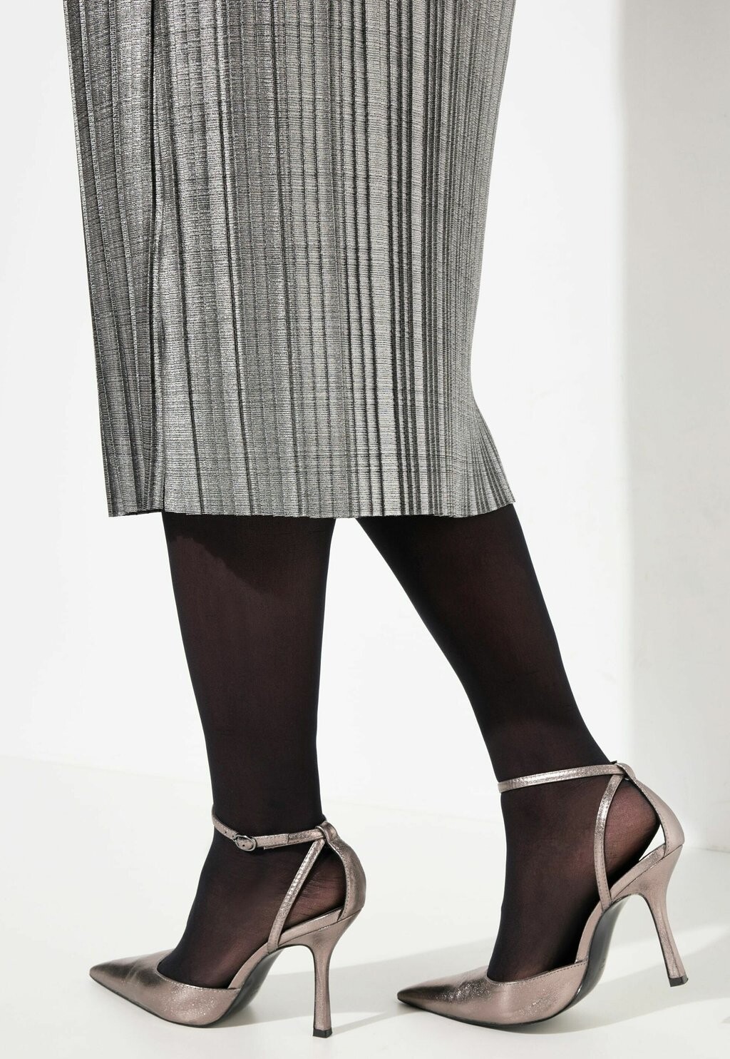 Повседневное платье Ulla Popken, серебристый
Повседневное платье Ulla Popken, серебристый