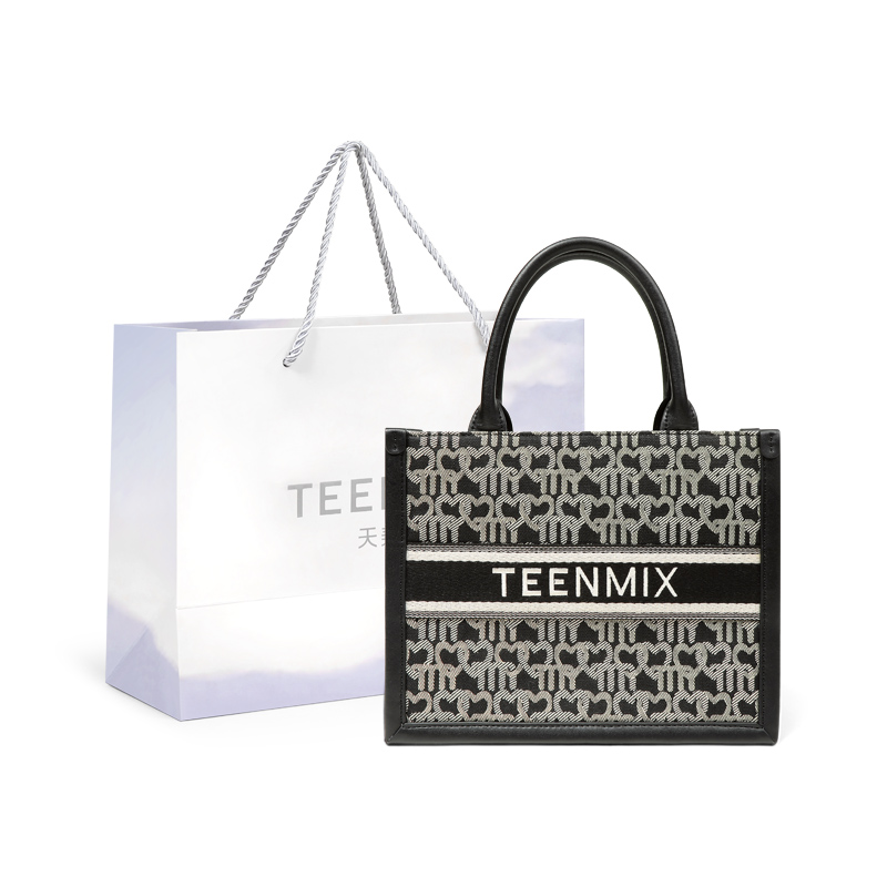 Сумка-шоппер из холщовой ткани обычная женская черная/коричневая Teenmix, черная жаккардовая вышивка нитками
Сумка-шоппер из холщовой ткани обычная женская черная/коричневая Teenmix, черная жаккардовая вышивка нитками