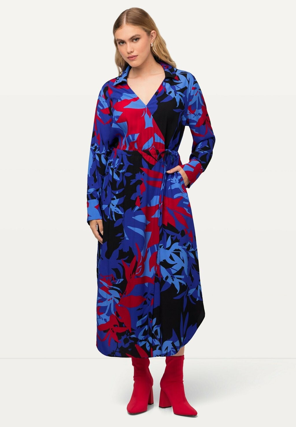 Летнее платье Midi À Manches Longues Et Imprimé Floral Ulla Popken, цвет titan bleu
Летнее платье Midi À Manches Longues Et Imprimé Floral Ulla Popken, цвет titan bleu