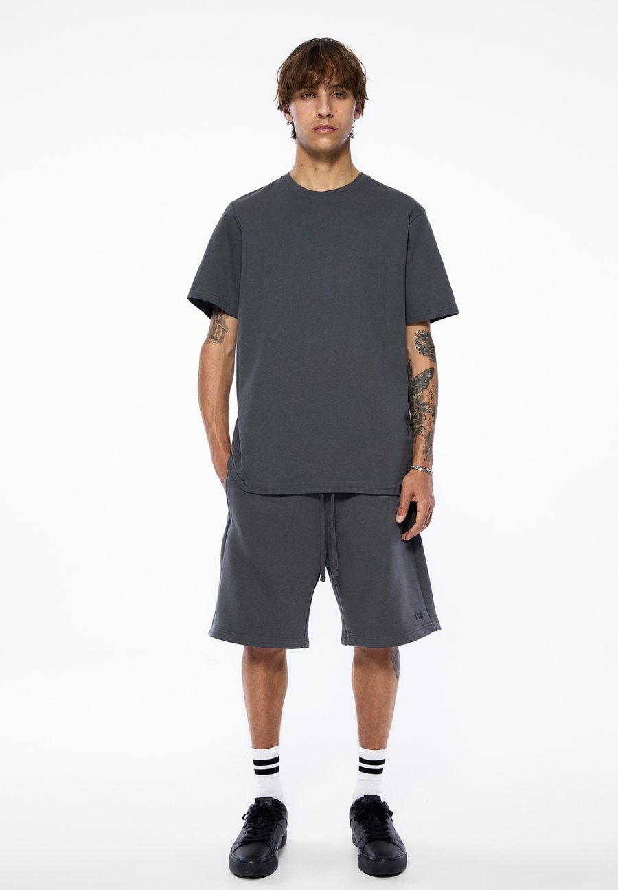 Футболка PULL&BEAR SET BERMUDA SHORTS AND T-SHIRT, Dark Grey, Серый, Футболка PULL&BEAR SET BERMUDA SHORTS AND T-SHIRT, Dark Grey
Футболка PULL&BEAR SET BERMUDA SHORTS AND T-SHIRT, Dark Grey, Серый, Футболка PULL&BEAR SET BERMUDA SHORTS AND T-SHIRT, Dark Grey