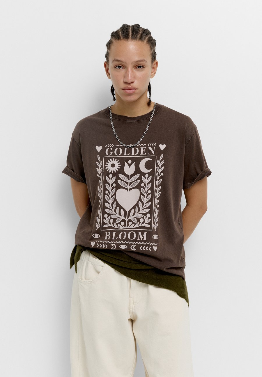 Футболка PULL&BEAR GOLDEN BLOOM GRAPHIC, Dark Brown
Футболка PULL&BEAR GOLDEN BLOOM GRAPHIC, Dark Brown