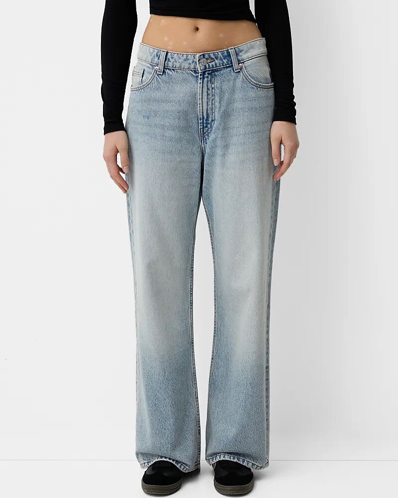 Мешковатые джинсы Bershka светло-голубого цвета 
Мешковатые джинсы Bershka светло-голубого цвета