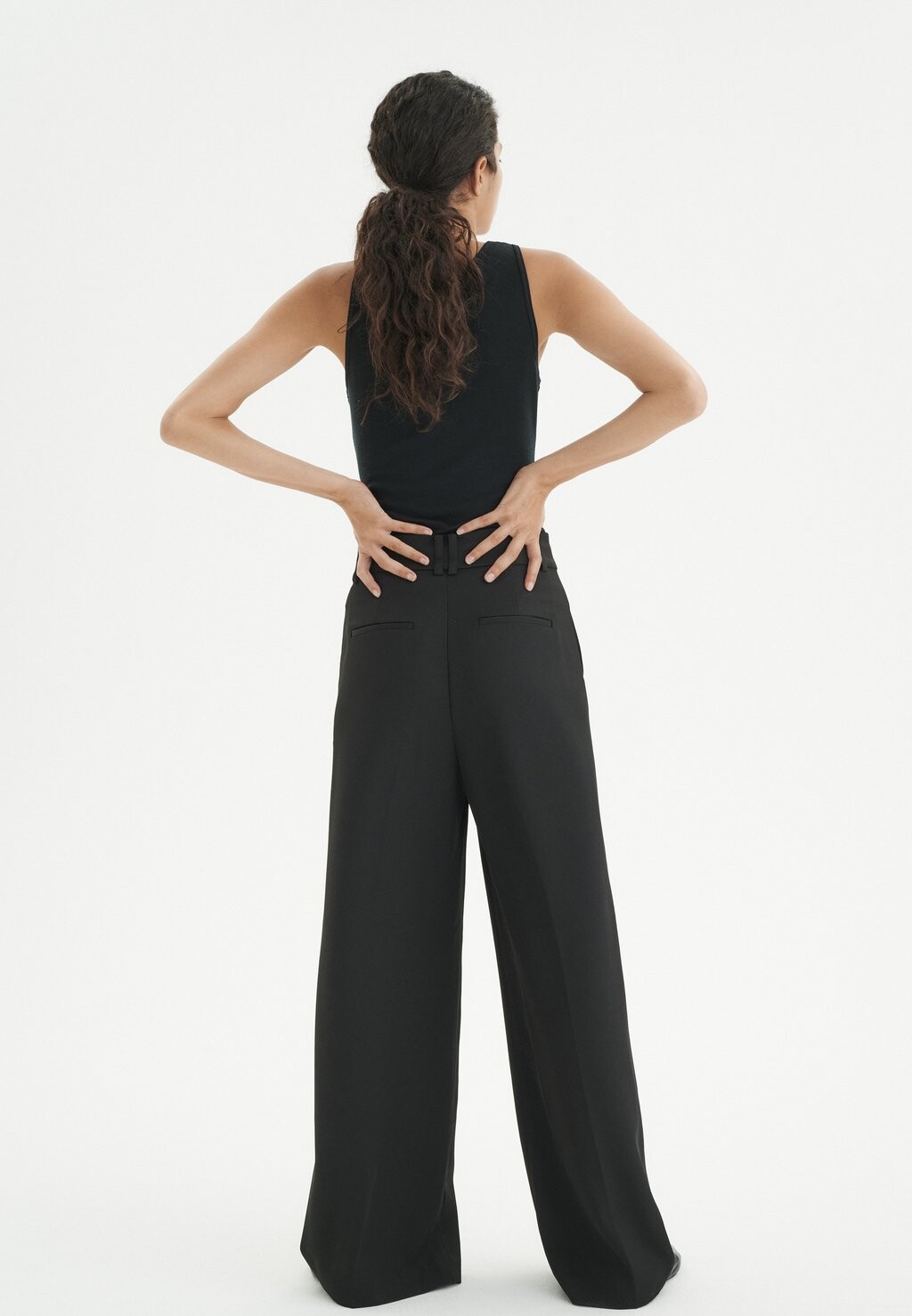 100% ШЕРСТЬ Fangiw InWear, Топ черный
100% ШЕРСТЬ Fangiw InWear, Топ черный