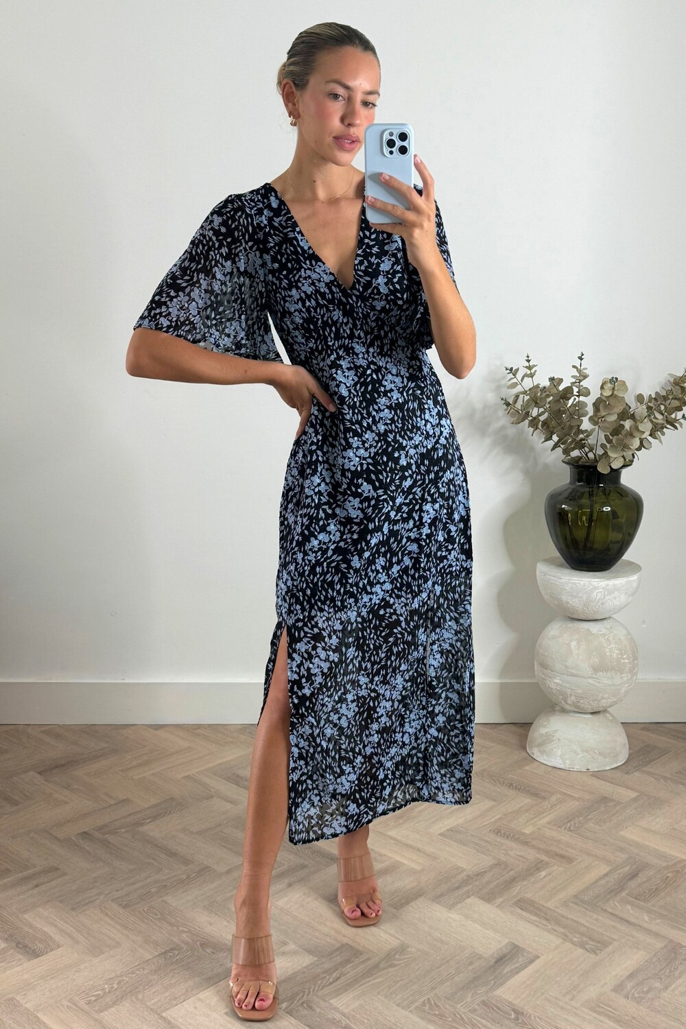 Платье миди с рукавами «Ангел» в цветочек Style Cheat, черный
Платье миди с рукавами «Ангел» в цветочек Style Cheat, черный