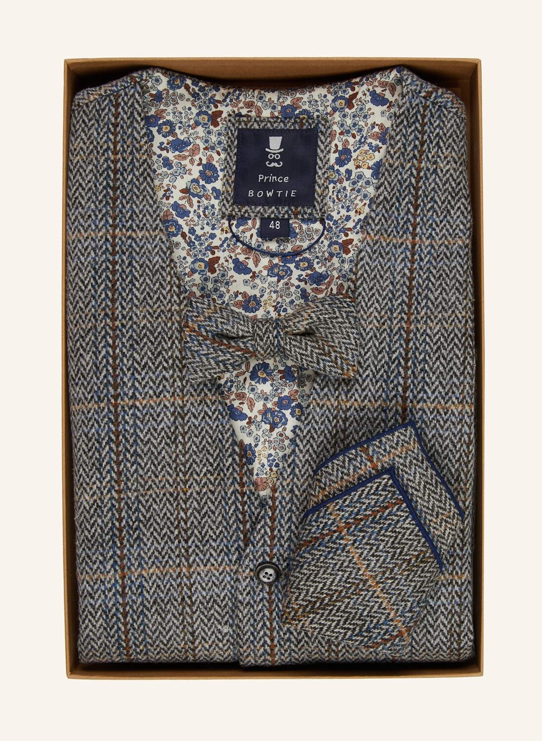 Комплект: костюмная жилетка, галстук-бабочка и нагрудный платок. Prince Bowtie, серый
Комплект: костюмная жилетка, галстук-бабочка и нагрудный платок. Prince Bowtie, серый