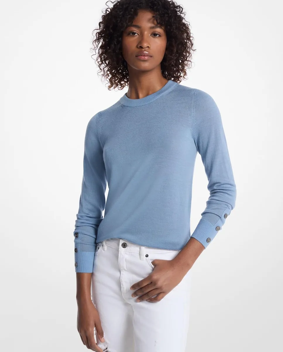 Женский джемпер из шерсти мериноса с пуговицами на манжетах Michael Michael Kors, светло-голубой
Женский джемпер из шерсти мериноса с пуговицами на манжетах Michael Michael Kors, светло-голубой