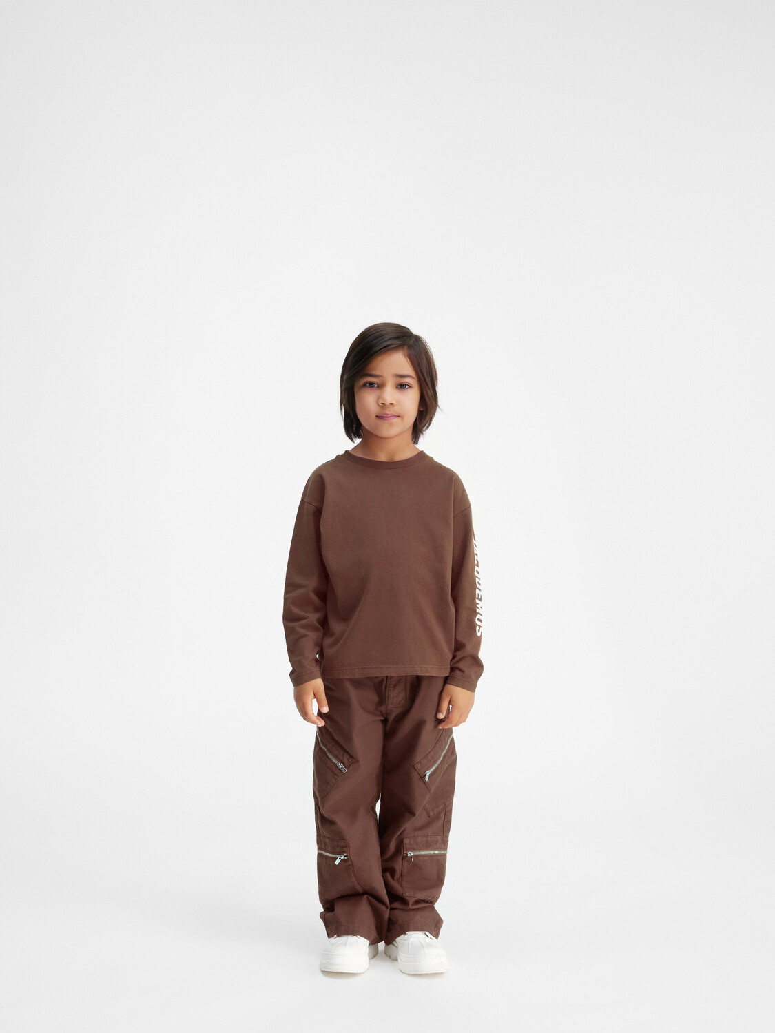 Футболка с длинными рукавами и логотипом JACQUEMUS The kids' long-sleeve t-shirt, темно-коричневый
Футболка с длинными рукавами и логотипом JACQUEMUS The kids' long-sleeve t-shirt, темно-коричневый