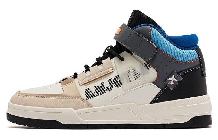 QIAODAN Износостойкие и легкие высокие мужские кроссовки для скейтбординга бежевого, белого, синего цветов
QIAODAN Износостойкие и легкие высокие мужские кроссовки для скейтбординга бежевого, белого, синего цветов