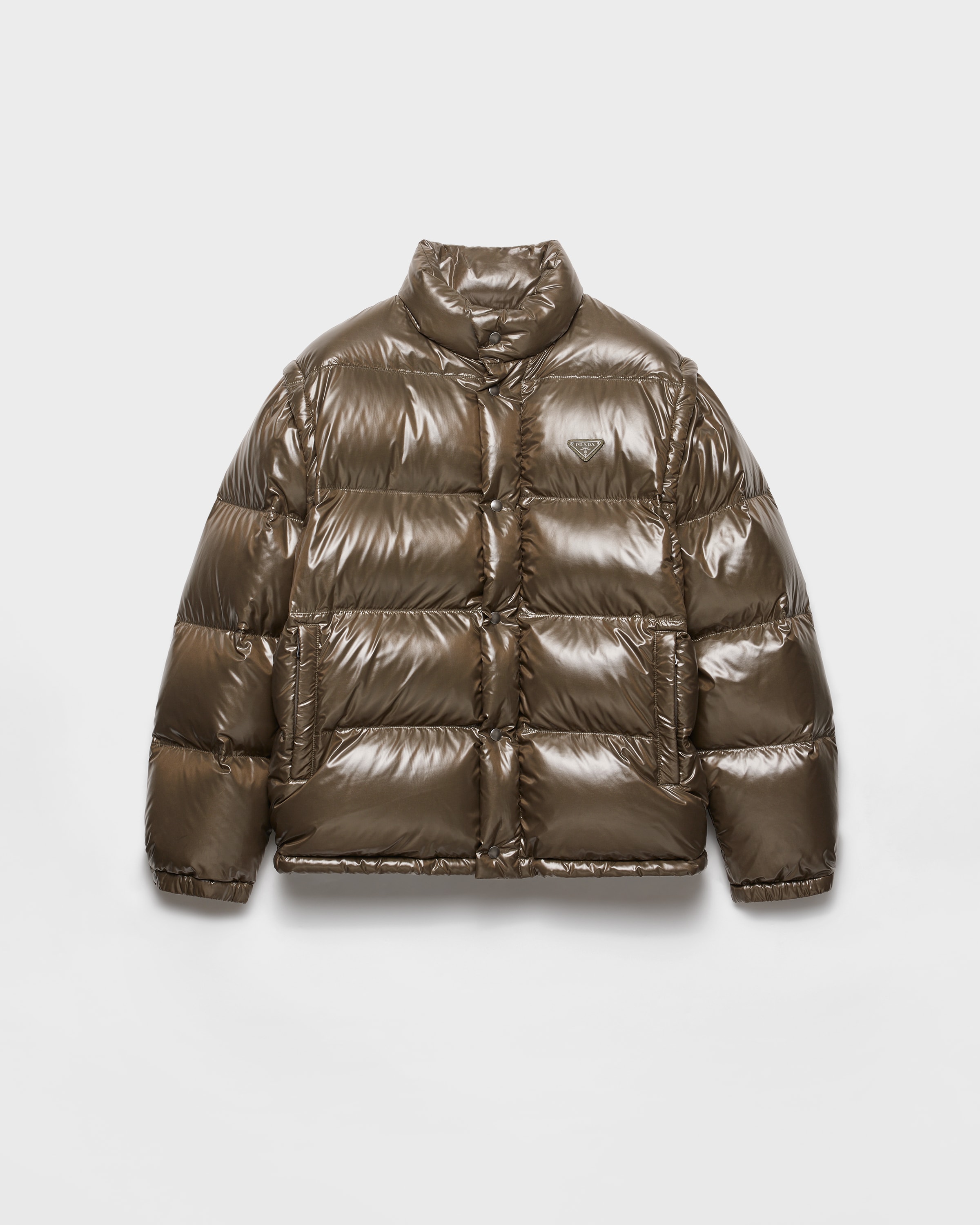 Пуховик средней плотности из переработанного нейлона Re-Nylon Prada, хаки
Пуховик средней плотности из переработанного нейлона Re-Nylon Prada, хаки