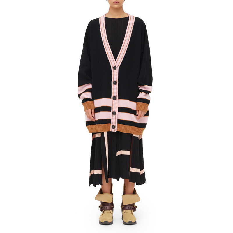 Свитер женский черный Loewe
Свитер женский черный Loewe