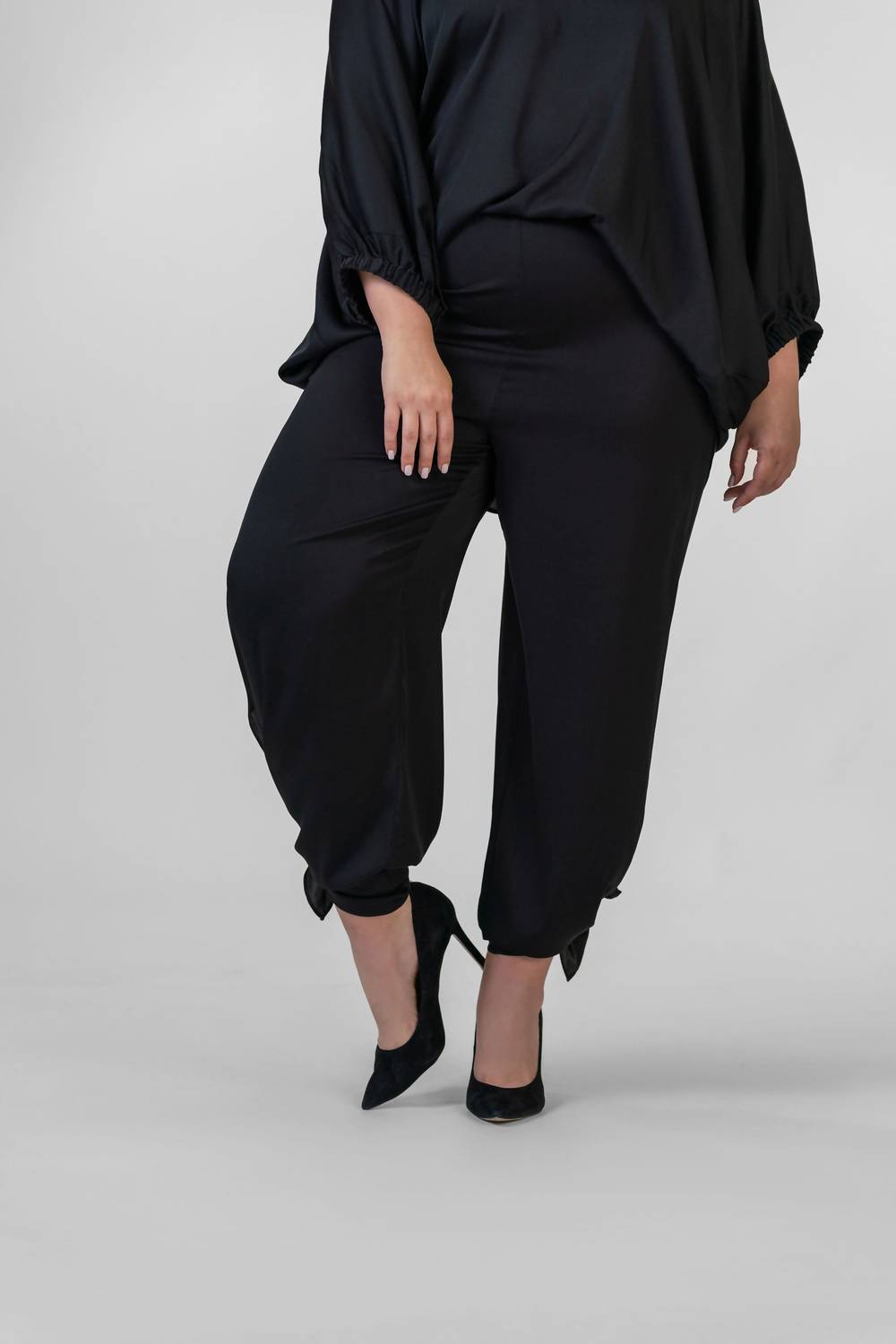 Прямые брюки Pondy плюс размера в черном цвете Nouvelle / Silk95five
Прямые брюки Pondy плюс размера в черном цвете Nouvelle / Silk95five