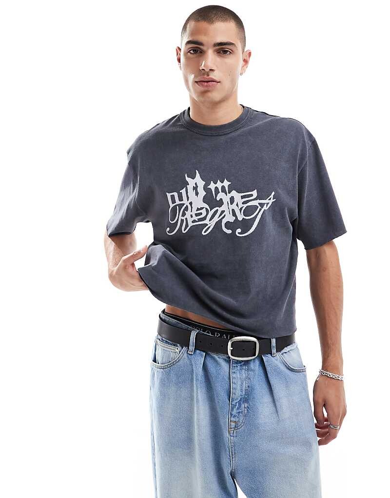 Свободная укороченная футболка ASOS DESIGN с гранжевым принтом и необработанным краем, плотность 220 г/м²
Свободная укороченная футболка ASOS DESIGN с гранжевым принтом и необработанным краем, плотность 220 г/м²